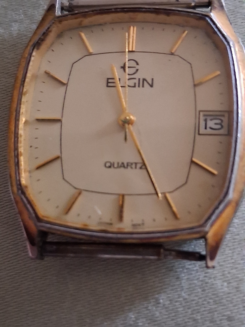 This VTG is a gold-tone Elgin Quartz rectangular watch with date feature,No Band